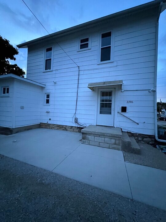 2206 Lake St in Fremont, OH - Building Photo