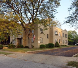 201 W Chestnut St in Akron, OH - Foto de edificio - Building Photo