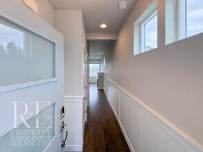 131 Blackfish Ct in Bremerton, WA - Building Photo - Building Photo