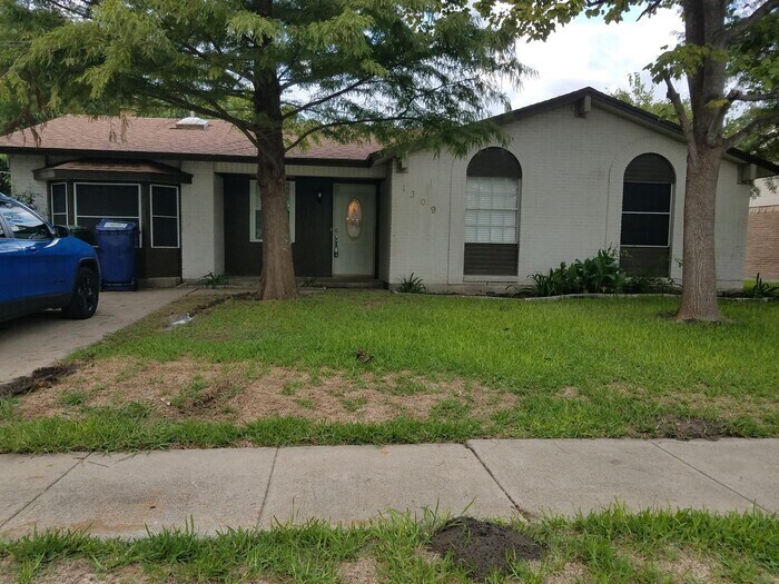 1309 Greencove Dr in Garland, TX - Building Photo