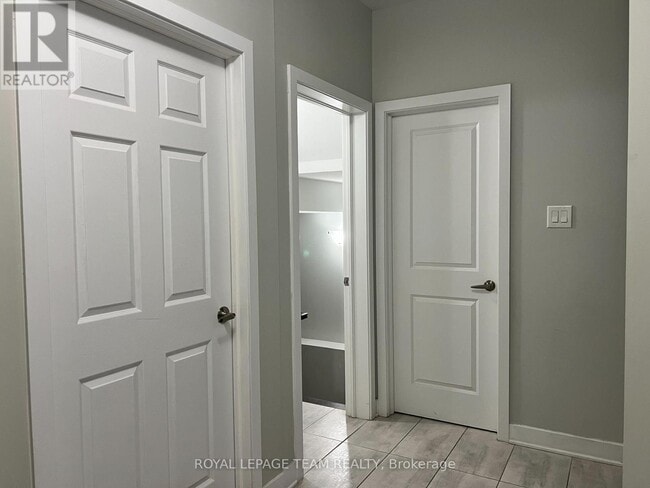 33 Thunderbolt St in Ottawa, ON - Building Photo - Building Photo