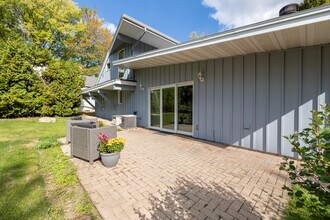 4705 Highland Park Dr in Slinger, WI - Building Photo - Building Photo