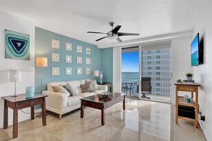 770 Claughton Island Dr in Miami, FL - Building Photo