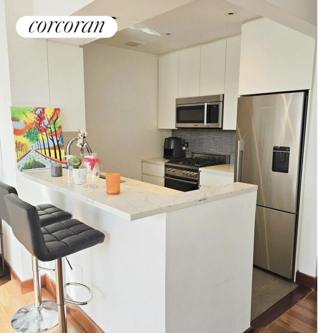305 E 63rd St in New York, NY - Building Photo - Building Photo