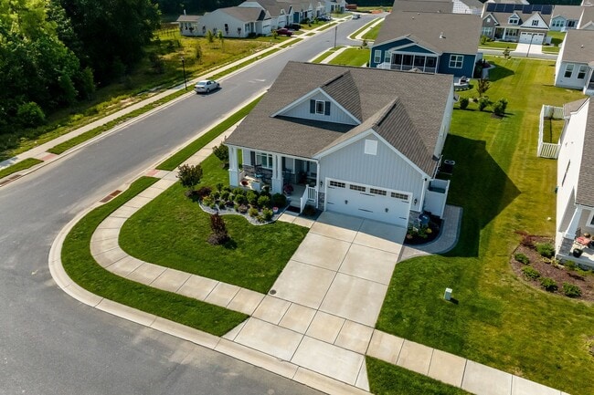 32127 Deerwood Ln in Lewes, DE - Foto de edificio - Building Photo