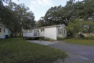 Sunrise Mobile Home Park in Lutz, FL - Building Photo - Building Photo