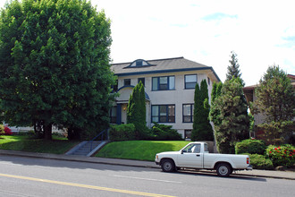 1526 SE Hawthorne Blvd in Portland, OR - Building Photo - Building Photo