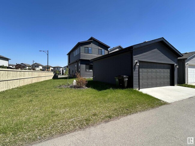 451-437 37 Ave NW in Edmonton, AB - Building Photo - Building Photo