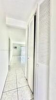 1560 NE 127th St in North Miami, FL - Building Photo - Building Photo