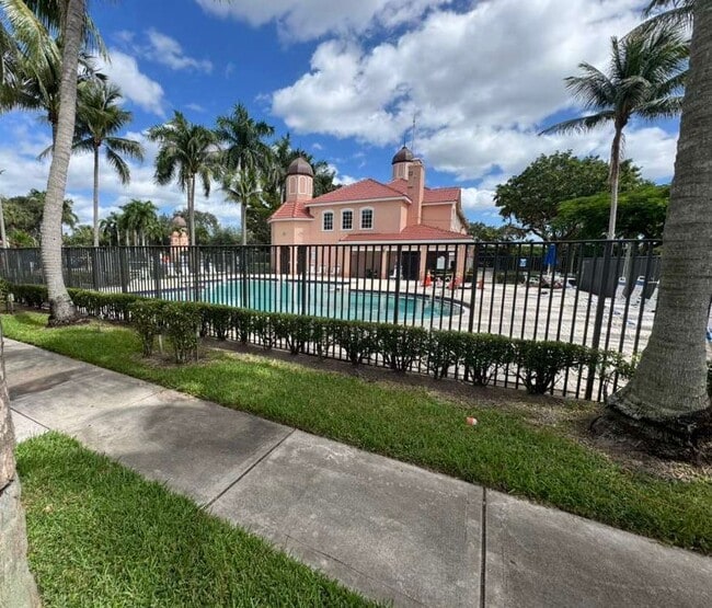 507 Belmont Ln, Unit 507 in North Lauderdale, FL - Building Photo - Building Photo
