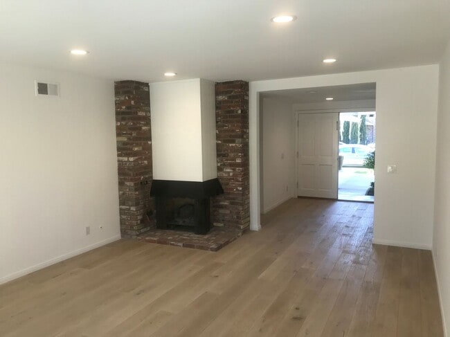 21162 Lockhaven Cir in Huntington Beach, CA - Building Photo - Building Photo