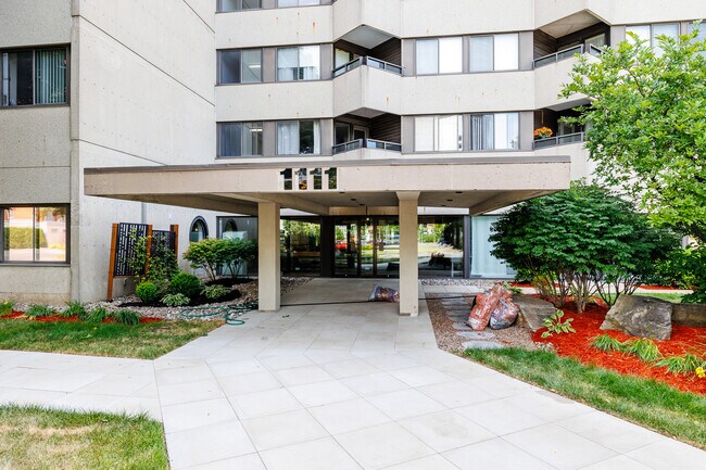 Manoir Cardinal in Laval, QC - Building Photo - Building Photo
