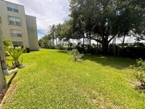 300 Captains Walk, Unit 101 in Delray Beach, FL - Building Photo - Building Photo