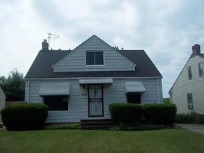 19208 Stockton Ave in Maple Heights, OH - Building Photo - Building Photo