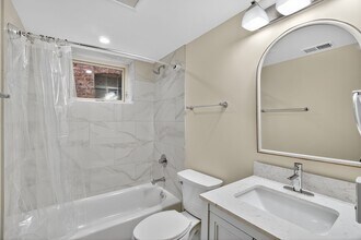 2703 W Ardmore Ave, Unit Garden East in Chicago, IL - Building Photo - Building Photo