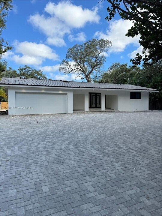 5841 SW 37th Ave in Fort Lauderdale, FL - Building Photo