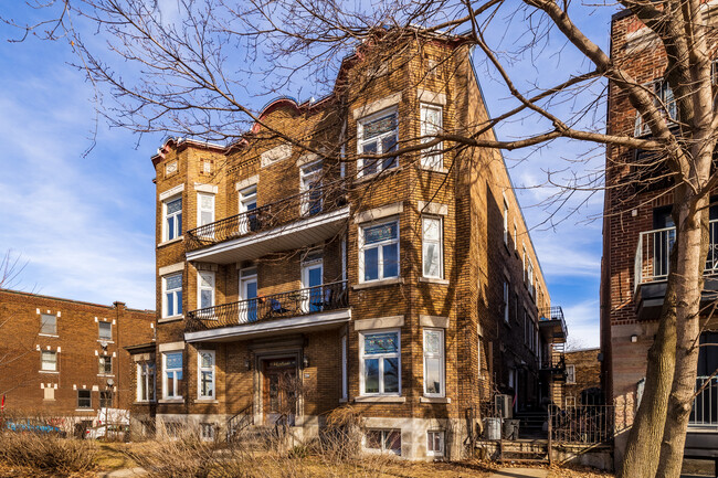 Apts Sherbrooke Est. in Montréal, QC - Building Photo - Building Photo