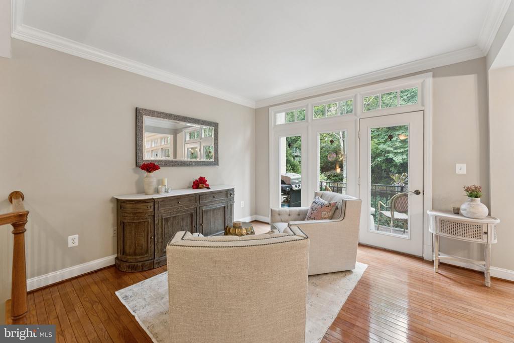 1627 Colonial Hills Dr in McLean, VA - Building Photo