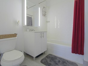 4545 Center Blvd-Unit -3201 in Queens, NY - Building Photo - Building Photo