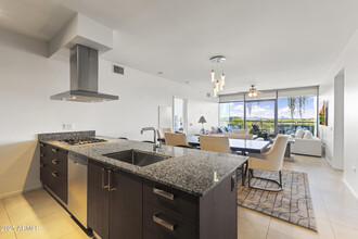7120 E Kierland Blvd in Scottsdale, AZ - Building Photo - Building Photo