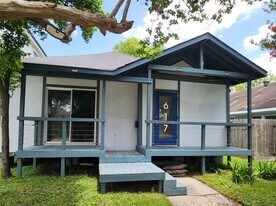 617 E 12th 1/2 St in Houston, TX - Building Photo