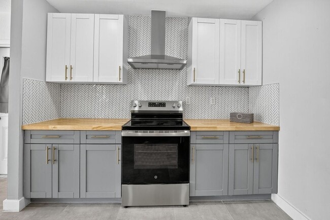 642 SW 11th St in Hallandale Beach, FL - Foto de edificio - Building Photo