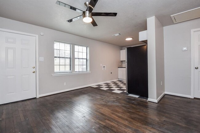 3615 Dennis St photo'