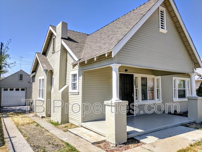 property at 863 W Campus Way