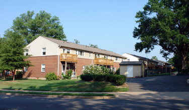 Winter Hill Apartments in Falls Church, VA - Building Photo - Building Photo