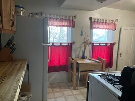 526 1/2 E 7th St in Duluth, MN - Building Photo