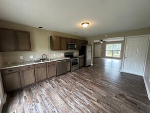 1402 Valleywood Dr in Murray, KY - Building Photo - Building Photo