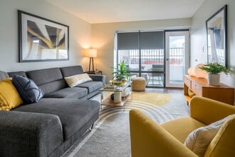 Iris Luxury Apartments in Memphis, TN - Building Photo - Building Photo