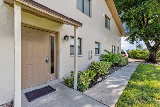 26650 Southern Pines Dr in Bonita Springs, FL - Foto de edificio - Building Photo