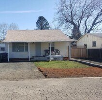 845 S 3rd St in Independence, OR - Building Photo