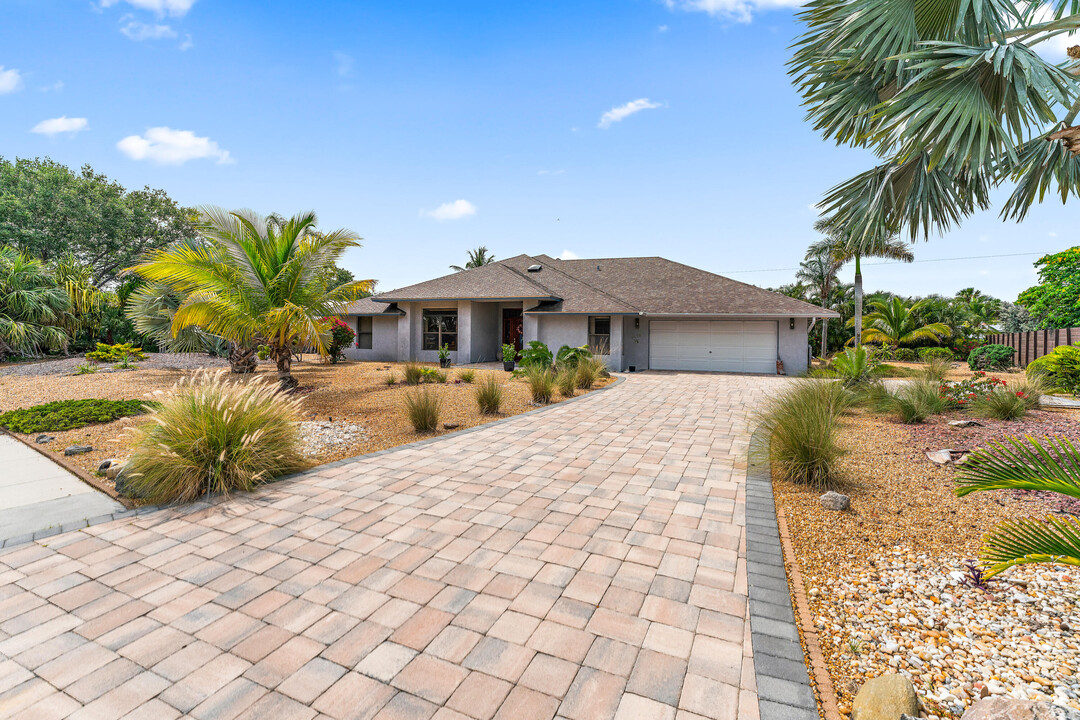 4519 SE Pompano Terrace in Stuart, FL - Building Photo