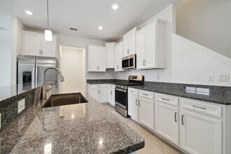 8221 Cor Pne Wy in New Port Richey, FL - Building Photo - Building Photo