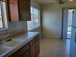 885 Burbank Dr, Unit 4 in Santa Clara, CA - Building Photo - Building Photo