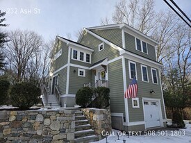 232 Ash St in Hopkinton, MA - Building Photo