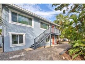 422 Julia Pl in Sarasota, FL - Building Photo