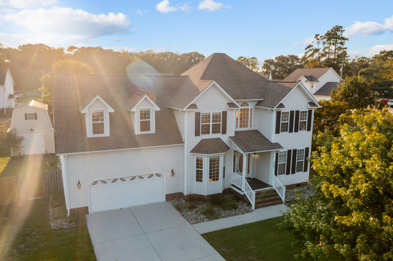 102 England Ln in Richlands, NC - Foto de edificio