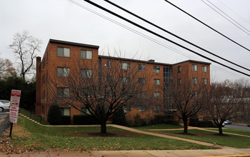 Arcadian House in Bladensburg, MD - Foto de edificio - Building Photo