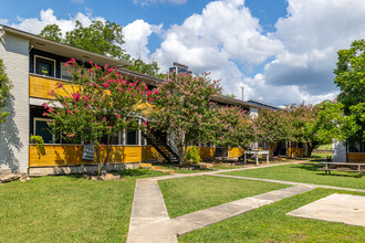 Laurel Heights Apartments in New Braunfels, TX - Building Photo - Building Photo