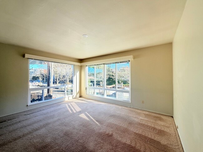 property at 3105 1/2-3105 Eastlake Ave E