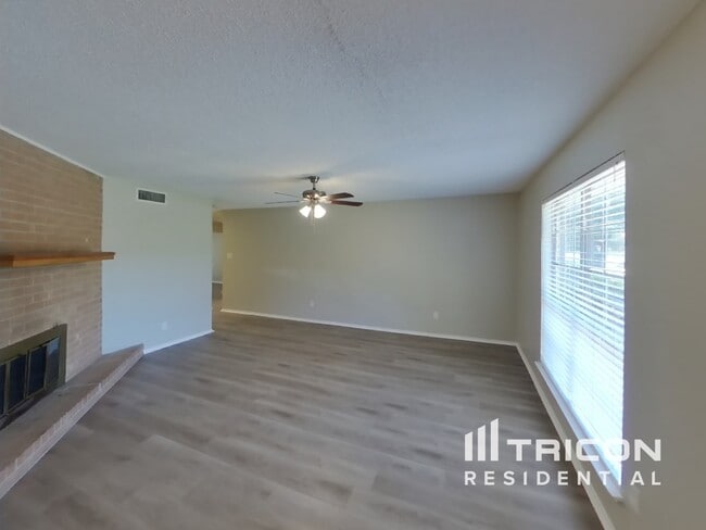 705 Barkridge Trail in Burleson, TX - Building Photo - Building Photo