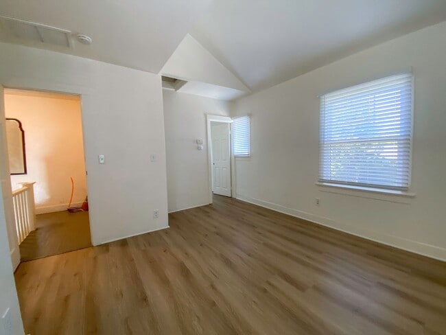 125 W Micheltorena St in Santa Barbara, CA - Building Photo - Building Photo