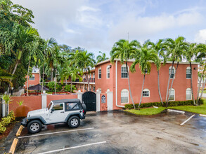 Sea Breeze II Condominiums in Fort Lauderdale, FL - Building Photo - Building Photo