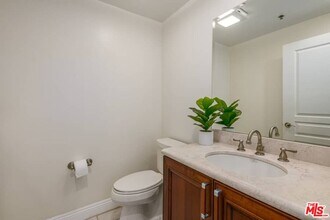 10617 Eastborne Ave in Los Angeles, CA - Building Photo - Building Photo