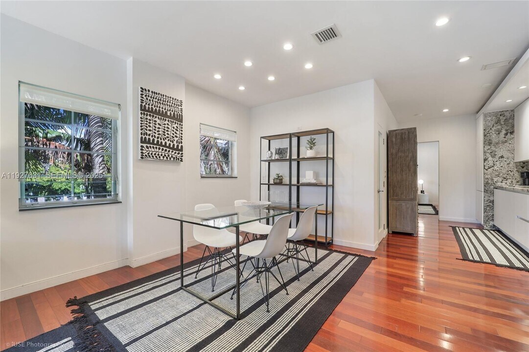 1057 15th St in Miami Beach, FL - Building Photo