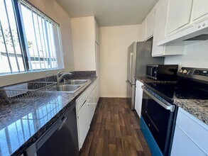 54 Streamwood in Irvine, CA - Building Photo - Building Photo