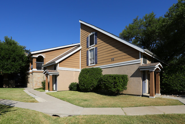 Point South and Bridgehollow in Austin, TX - Building Photo - Building Photo